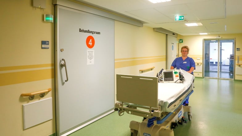 Die Notfallaufnahme am Ebersbacher Krankenhaus ist auch weiterhin rund um die Uhr für Notfälle geöffnet. Immer wieder kommunizierte Öffnungszeiten hatten für Irritationen gesorgt.