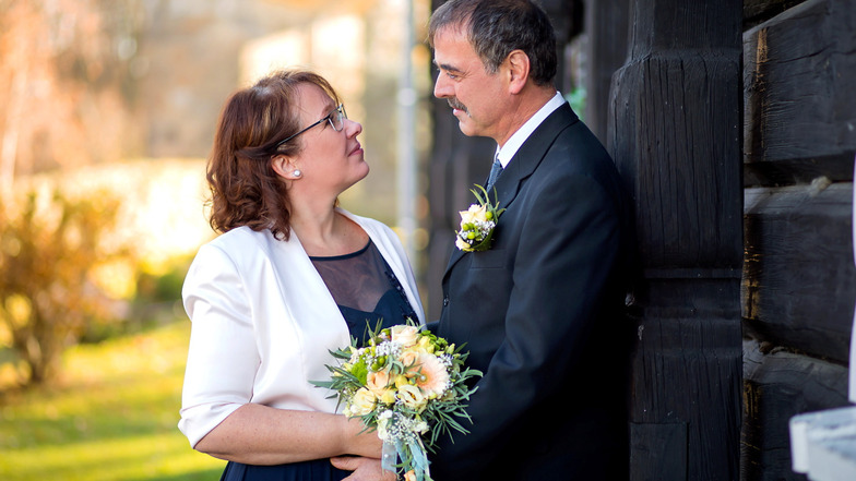 Heike und Peter Menzel, geheiratet am 16. November in der "Alten Mangel" in Ebersbach. Beide wohnen in Neugersdorf. Foto: Stefanie Rösch