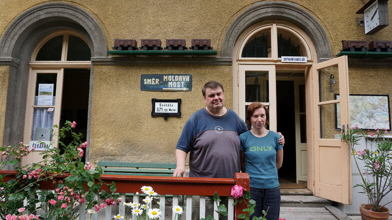 Ladislava und Karel Našinec haben den Bahnhof Dubí (Eichwald) mit viel Liebe in ein kleines Museum verwandelt. Führungen sind auf Nachfrage möglich.