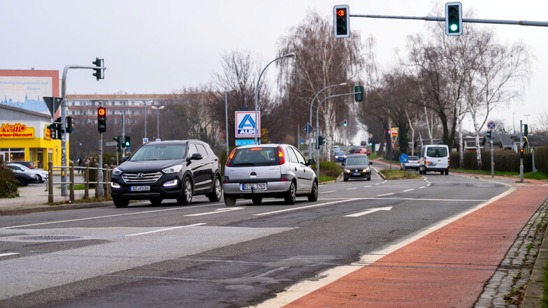 Die Muskauer Straße in Bautzen wird 2024 saniert. Im Bild ist die Kreuzung zum Gesundbrunnenring zu sehen.