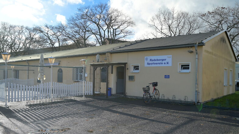Das Gebäude des Radeberger SV von außen. Hier daneben befindet sich auch die RSV-Sportheim-Gaststätte.