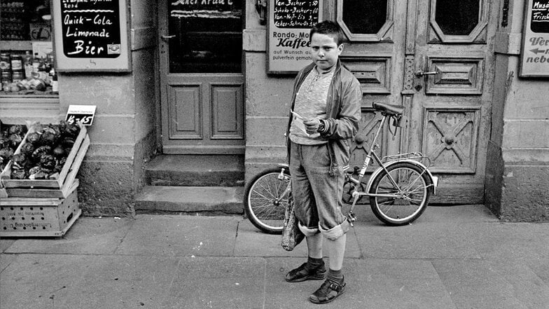 Sauerkraut von Günther Starke aus der Serie "Kinderbilder". Der Künstler hat Momente aus der Dresdner Neustadt eingefangen.