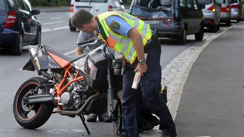 Bei einem Unfall an der Meißner Landstraße ist am Mittwochnachmittag ein Motorradfahrer schwer verletzt worden.