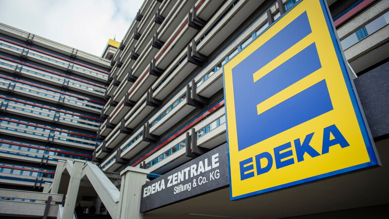 Die Edeka-Zentrale in Hamburg. Der Handelsriese streitet weiter mit Markenartiklern um angeblich zu hohe Preise.