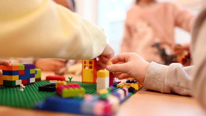 In Sachsen gehen die Zahl der Geburten zurück. Dadurch besuchen zukünftig weniger Kinder eine Kita.