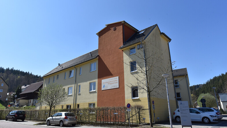 Ein Blick auf das Heim von Pro Civitate in Schmiedeberg. Hier ist das Gereontopsychatrische Pflegezentrum zu sehen, in dem vorwiegend Menschen mit Demenz leben.