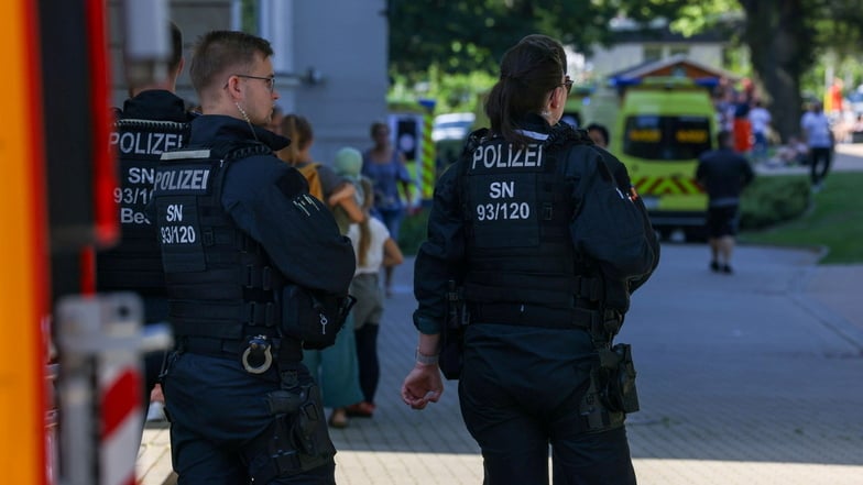 Gut ein Jahr nach dem Amokalarm am Schulkomplex in der Kirchstraße in Bischofswerda hat am 14. August 2024 der Prozess gegen den 17-jährigen Beschuldigten begonnen. Jetzt soll das Urteil fallen.