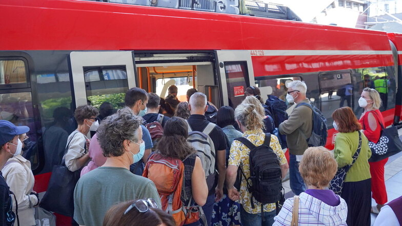 Überfüllte Züge zu Pfingsten in Sachsen