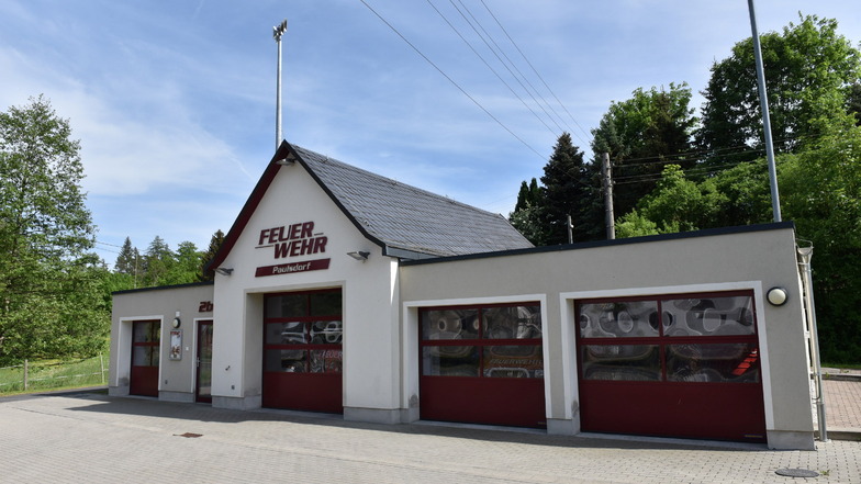 Das Feuerwehrhaus in Paulsdorf wurde zwar erst 2012 erweitert, braucht aber schon wieder einen Anbau.