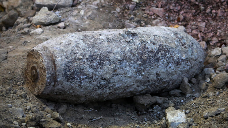 In einem Tagebau bei Leipzig ist eine Bombe aus dem Zweiten Weltkrieg gesprengt worden.