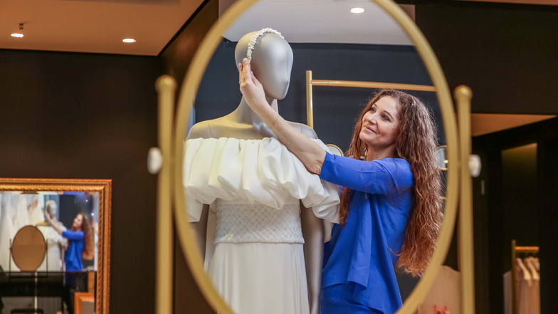 Ulrike Proeger bietet Kundinnen im Brautmode-Laden "Soulmaid" in der QF-Passage individuelle Kleider, die an die Maße der Frau angepasst werden. Für das Aussuchen können die angehenden Bräute gleich eine Horde Freundinnen mitbringen.