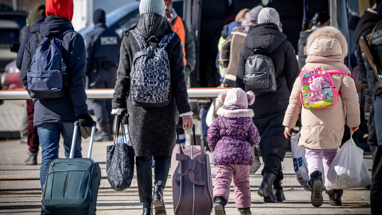 Ukrainische Kriegsflüchtlinge unterwegs: Ab Görlitz können sie, wenn gewünscht, nun direkt in die Erstaufnahme nach Leipzig per Zug fahren.