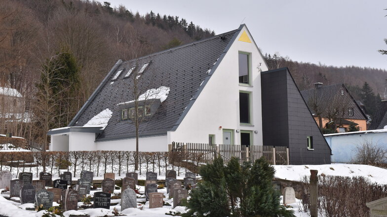 Auch die Trauerhalle in Geising gehört zu den Objekten, in denen der Energieverbrauch optimiert wurde.