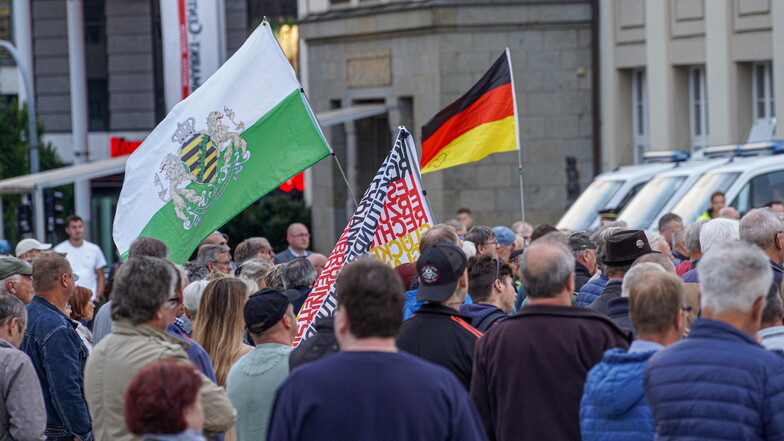 Die Freien Sachsen sind maßgeblich für die Mobilisierung der Anti-Corona-Proteste in Sachsen verantwortlich.