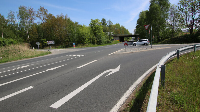 Aus Richtung Döbeln wird zeitnah die Geschwindigkeit an der Kreuzung B 175 / S 39 auf 50 Kilometer pro Stunde reduziert. Auch bei den Markierungen soll es Änderungen geben.