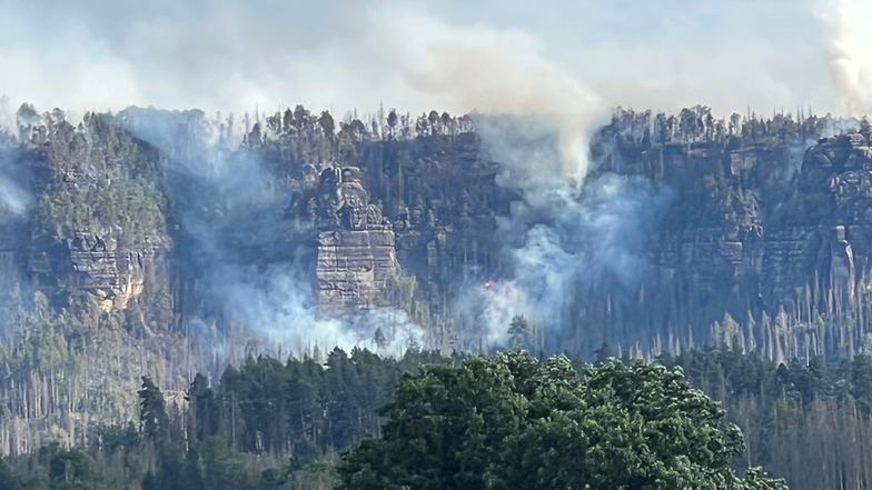 Von Lichtenhain aus ist das schreckliche Ausmaß des verheerenden Waldbrandes zu sehen.