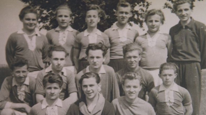 Schon 1929 wurde die erste Männer-Handballmannschaft im Turnverein Obersteina gebildet. Ein Jahr später zog auch Niedersteina nach. Nachdem 1933 beide Arbeiterturnvereine verboten wurden, wurde erst 1947 weitergespielt. Bis heute hat der Handball eine sta