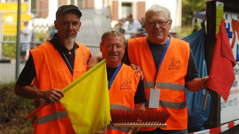 Vielen Dank! Was wäre das Lückendorfer Bergrennen ohne die zahlreichen Helfen, hier (von links) Ulf Siegmund, Günter Arnhold und Rudi Gärber.