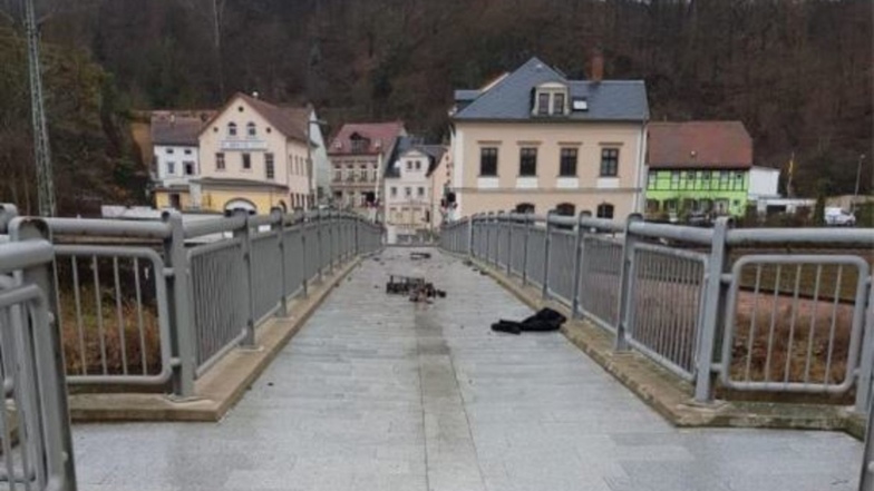 Auf der Fußgängerbrücke über die Mulde zwischen Leisnig und Fischendorf wurden am 1. Januar persönliche Gegenstände des Vermissten gefunden.