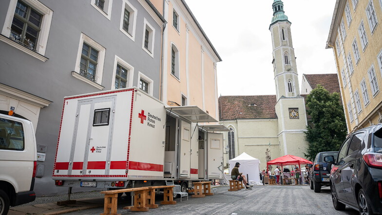 Beim schlesischen Tippelmarkt in Görlitz war das mobile Corona-Impfzentrum des DRK vor Ort. 230 Leute ließen sich gegen Covid-19 impfen.