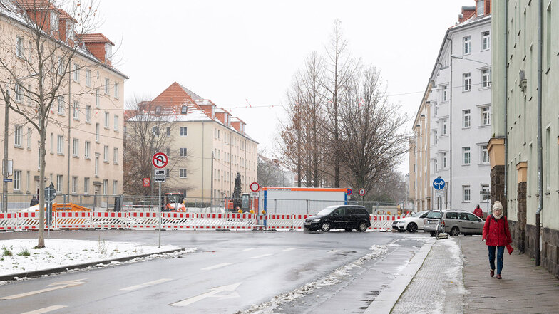 Sperrschilder prägen seit Monaten das Bild auf der Lommatzscher Straße. Die Arbeiten auf dem Autobahnzubringer sind weit fortgeschritten.