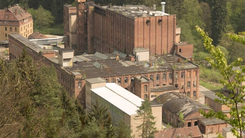 Eine Ruine zum Verlieben Die Ansicht von oben auf das Werksgelände zeigt die Ausmaße der Fabrik – und macht auch die Schäden an den Gebäuden deutlich.
