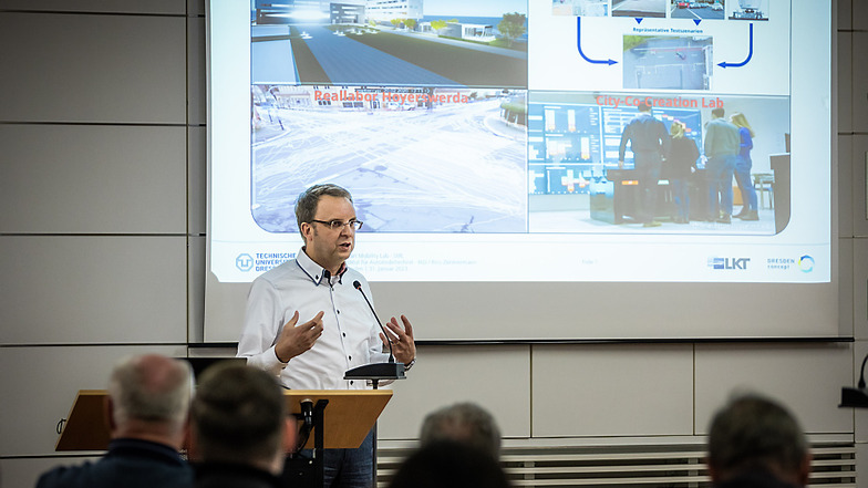 Professor Dr. Günther Prokop ist Leiter des Bereichs Fahrzeugtechnik am Institut für Fahrzeugtechnik der Technischen Universität Dresden und Projektleiter des Smart Mobility Lab, das er dem Stadtrat vorstellte.