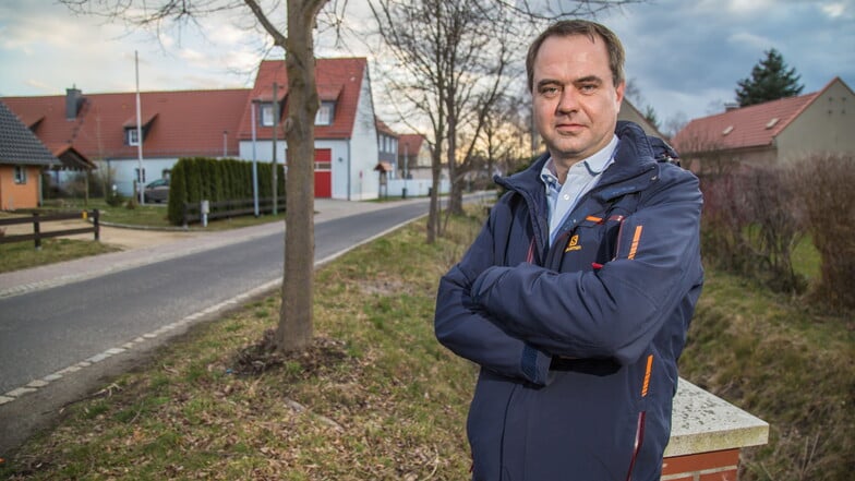 Per Wiesner (42), Bürgermeister von Neißeaue, kämpft um den Netzanschluss für eine Windkraftanlage.