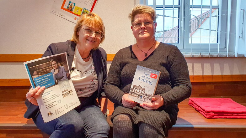 Die Leiterin der Stadtbibliothek Döbeln, Kerstin Kleine, und Andrea Panke von der Buch Oase freuen sich, den lesebegeisterten Döbelnern am 24. März eine Lesung mit dem Münchener Erfolgsautor Titus Müller präsentieren zu können.