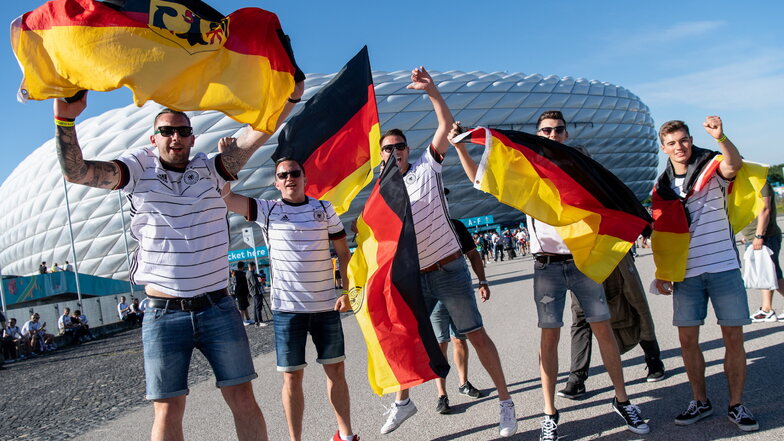 Diese deutschen Fans konnten das Spiel gegen Frankreich live im Stadion verfolgen. Am Fernseher sahen insgesamt über 26 Millionen Menschen zu.