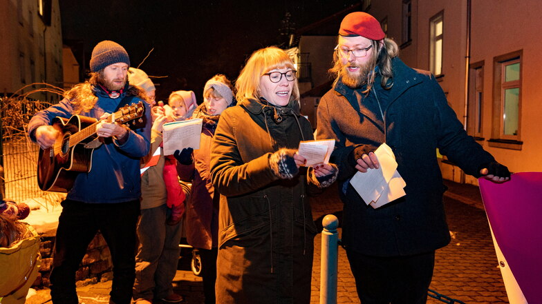 Mit Kerzen und Liedern will Die Linke mit Sympathisanten in Kriebethal ein Zeichen gegen Ausgrenzung und Gewalt setzen.