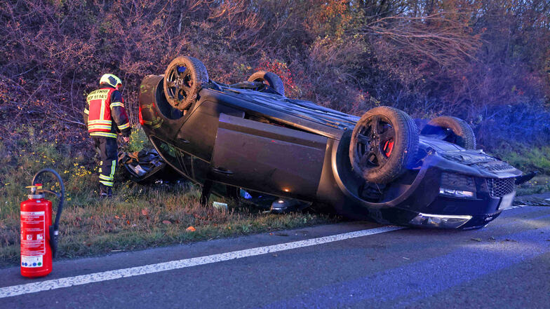 Auto überschlägt sich bei Unfall auf der A4 bei Ohorn