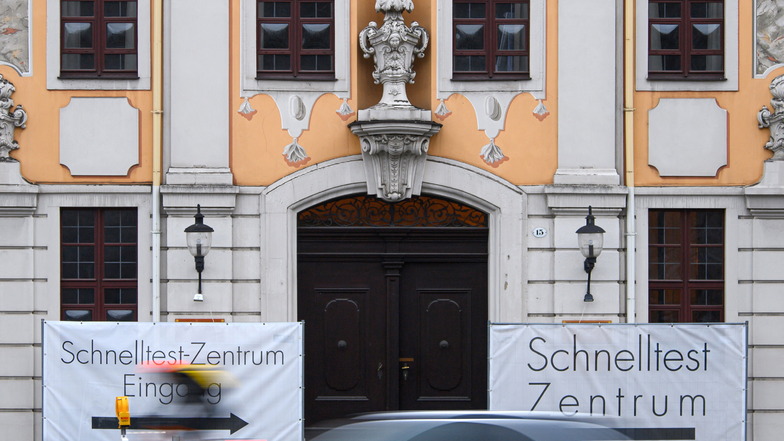 Testen im barocken Ambiente: In Dresden gibt es derzeit 127 Testzentren, darunter auch jenes im Hotel Bellevue. An den Stadträndern fehlen jedoch ausreichend Angebote.