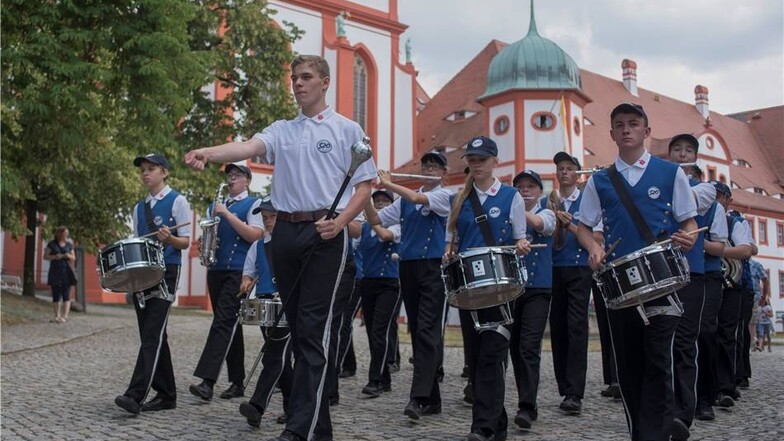 Für musikalische Unterhaltung beim Klosterfest sorgte der   Spielmannszug Oberlichtenau.