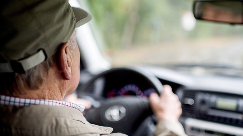 Noch gibt es in Deutschland keine verpflichtenden Fahrtauglichkeitstest für Senioren. Die EU plant aber solche Regelungen für Menschen ab 75 Jahren einzuführen.