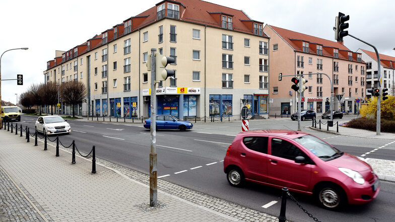 Wohnen und Einkaufen kann man in der Sachsenstraße. An die Ecke Weißenberger Straße wünscht sich der Eigentümer einen Mc Donalds.