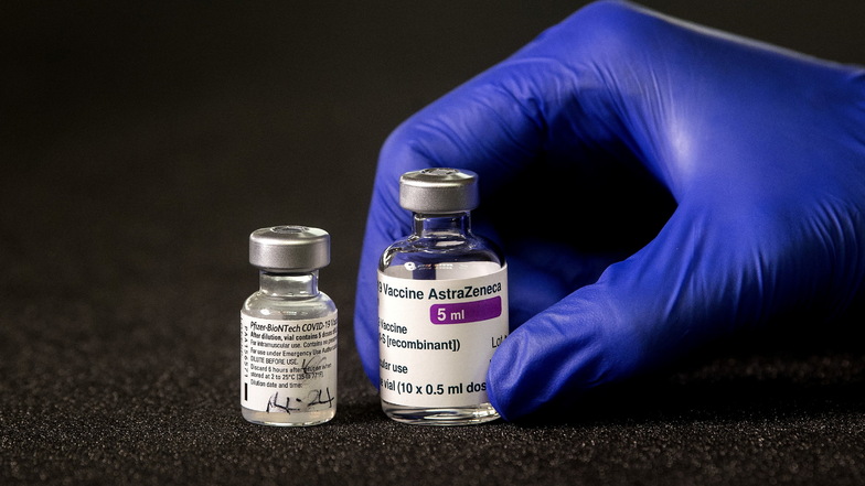 Drei der sieben Menschen, die nach der Impfung mit Astrazeneca Thrombosen entwickelten, sind gestorben.