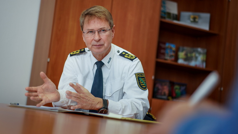 Dresdens Polizeipräsident Lutz Rodig im Gespräch über die gehäuften Fälle, in denen Jugendliche von anderen Jugendlichen überfallen.