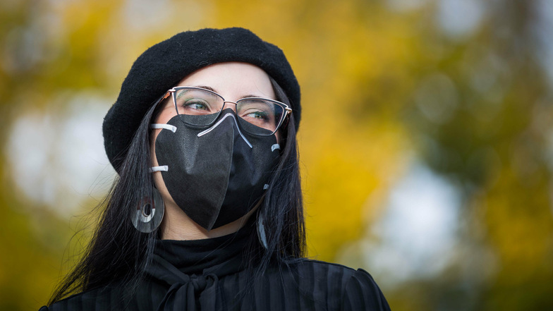 Lara Marie Lipp hat eine Corona-Maske designt, die die Viren schon beim Auftreffen abtöten soll.