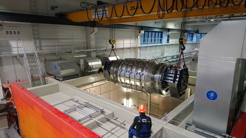 Dieser mehrere Meter große Behälter wurde in den vergangenen Jahren in das Dresdner Dynamo-Experiment eingebaut. Jetzt ist das Experiment startklar. Es wird den flüssigen äußeren Erdkern simulieren. Das ist weltweit neu.
