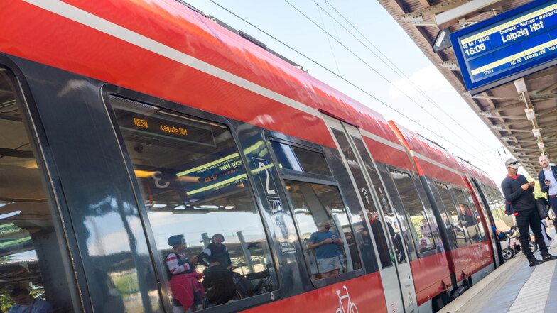 Nach Handgreiflichkeiten im Zug nach Riesa: Bundespolizei ermittelt weiter