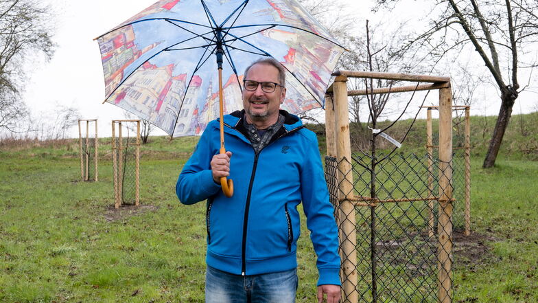 Jörg Stellmach ist Mitglied im Ortschaftsrat Ludwigsdorf. Er initiierte die Obstbaum-Aktion im Dorf. Weitere Bäume sollen gepflanzt werden.
