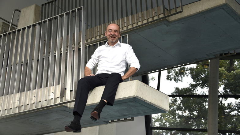Matthias Waurick, Geschäftsführer der Dresdner Bäder GmbH, muss die neue Schwimmhalle in Prohlis im Sommer schließen.