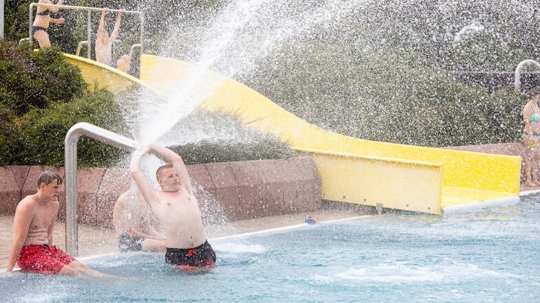 Freibad in Dorfhain: Endspurt zwischen Imbiss und Riesenrutsche