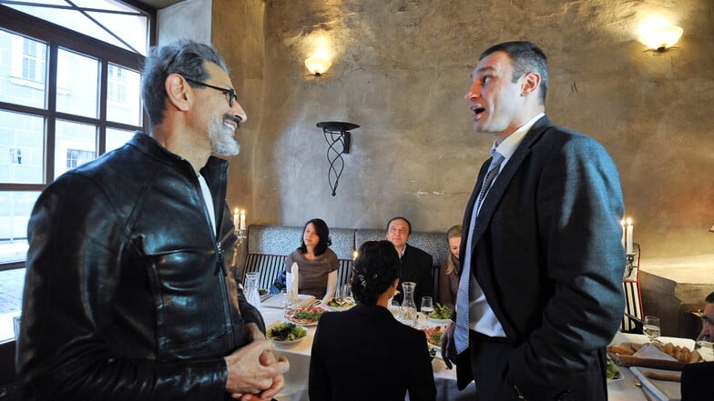 Zwei internationale Stars in Görlitz: Als Vitali Klitschko 2013 zur Brückepreisverleihung in Görlitz weilte, traf er im Restaurant St. Jonathan zufällig Hollywood-Schauspieler Jeff Goldblum, der hier damals gerade "The Grand Budapest Hotel" drehte.