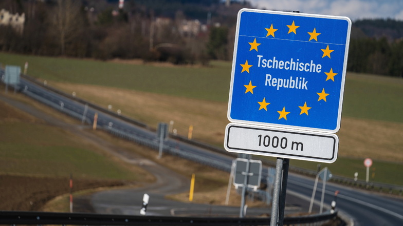 Der tschechische Ministerpräsident Petr Fiala hat Überlegungen in Deutschland kritisiert, feste Kontrollen an den Grenzen zu seinem Land einzuführen.