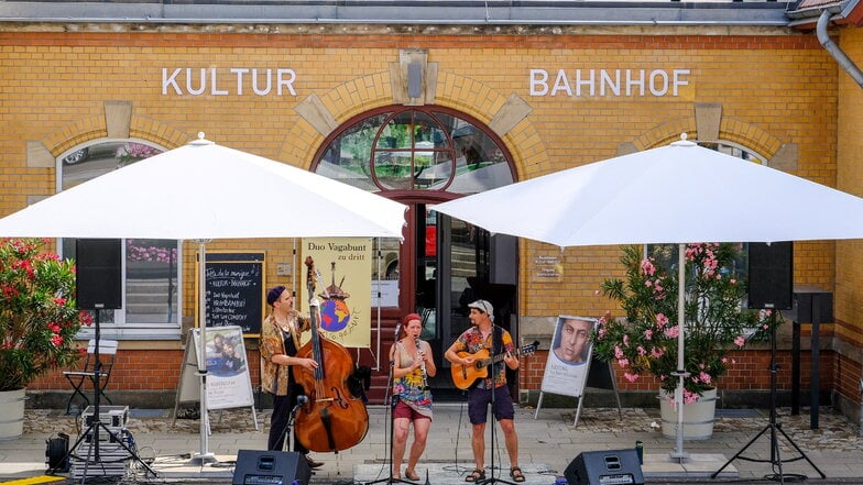 Ein Ort der Fête de la musique in Radebeul ist der Platz vor dem Kultur-Bahnhof.