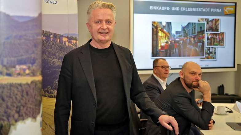 Henryk Vogel, hier mit Christian Flörke und Robert Körner (v.l.): Mit dem City Outlet ein Alleinstellungsmerkmal mit Magnetkraft kreieren.