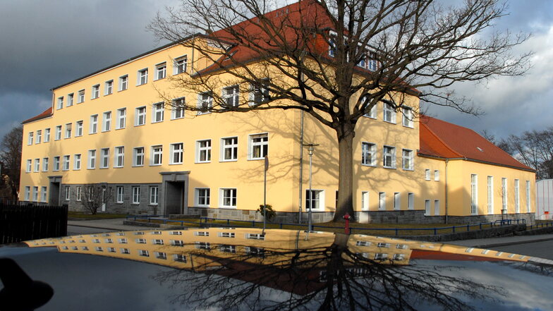 Die Oberschule in Reichenbach war vor Jahren mal energetisch saniert worden, jetzt muss aber wieder einiges getan werden.