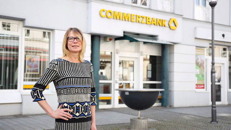 Anja Vogler leitet die Commerzbank-Filialen im Kreis Meißen - auch die an der Riesaer Hauptstraße (Foto).